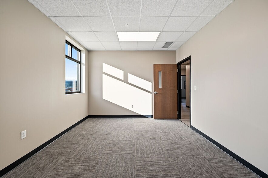 More Photos Of 4889 Alliance Dr, Mason Distribution For Sale