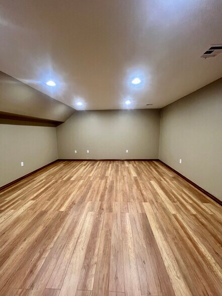 More Photos Of 12007 NE 23rd St, Choctaw Showroom For Sale