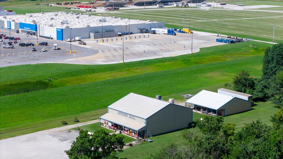 More Photos Of 13 SW 1st Ln, Lamar General Retail For Sale