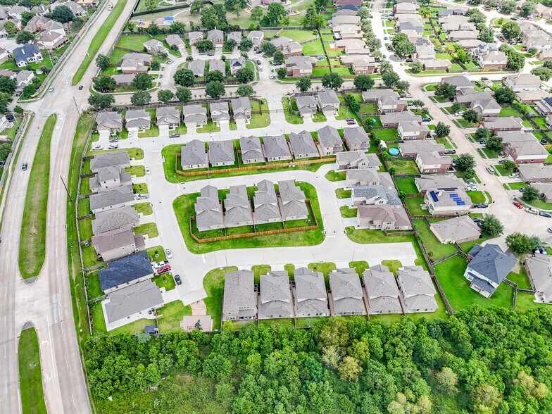 More Photos Of 2815 Bowlin Leaf Ln, Houston Multifamily For Sale