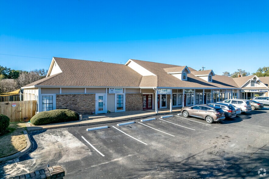 More Photos Of 13453-13489 Blanco Rd, San Antonio Unknown For Lease