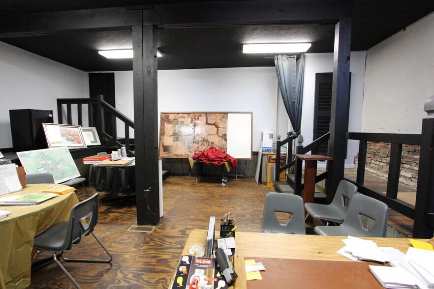 More Photos Of 102 S Main St, Kirklin Storefront Retail Office For Lease