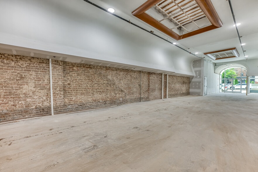 More Photos Of 213 E Main St, Johnson City General Retail For Lease