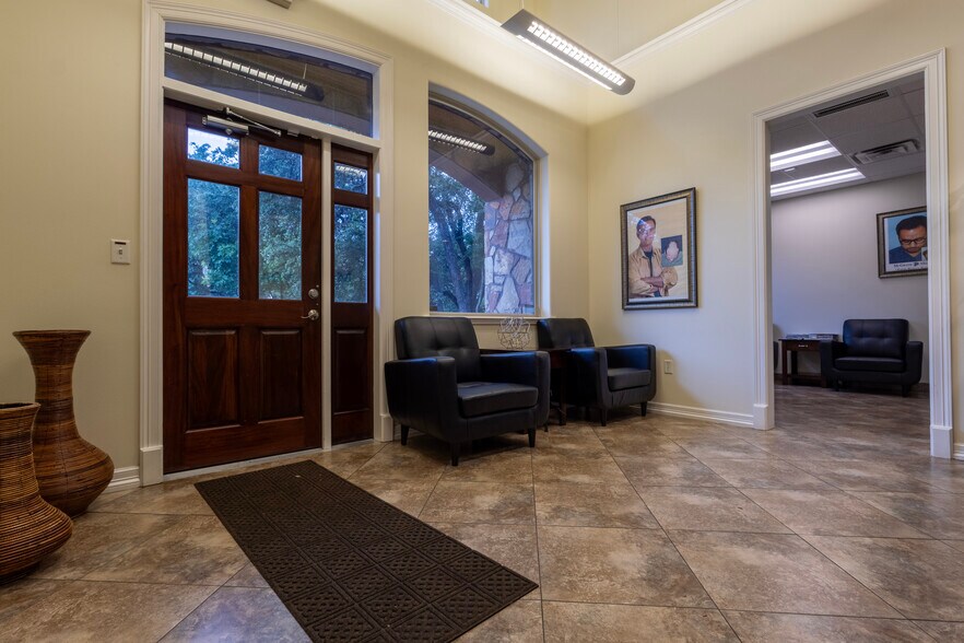 More Photos Of 2500 W William Cannon Dr, Austin Medical For Sale