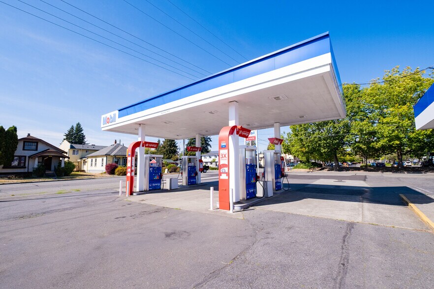 More Photos Of 2730 Meridian St, Bellingham Service Station For Sale
