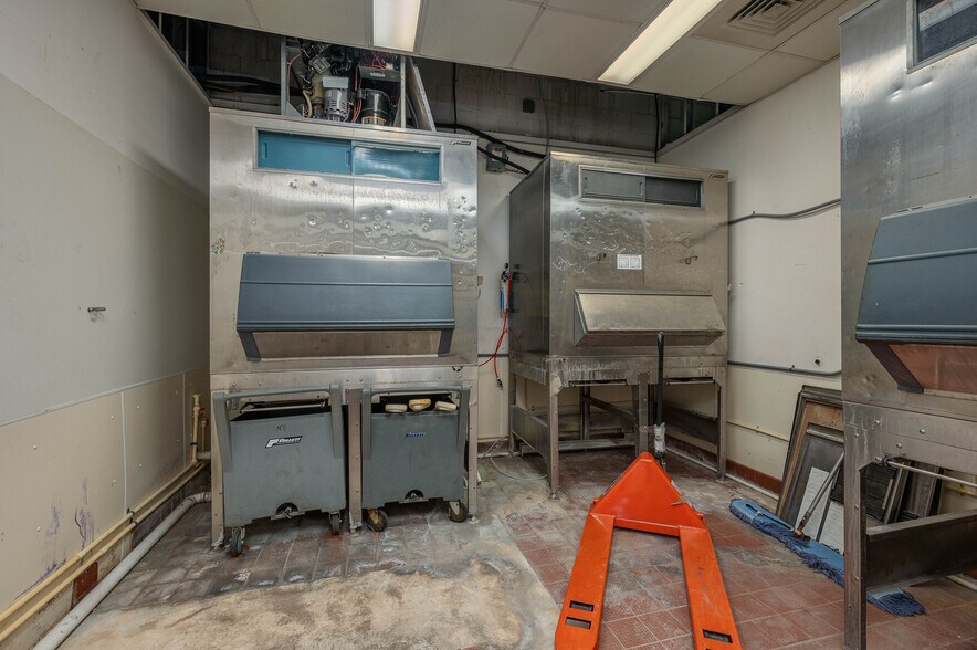 More Photos Of 174 NW 9th ave, Mulberry Distribution For Sale