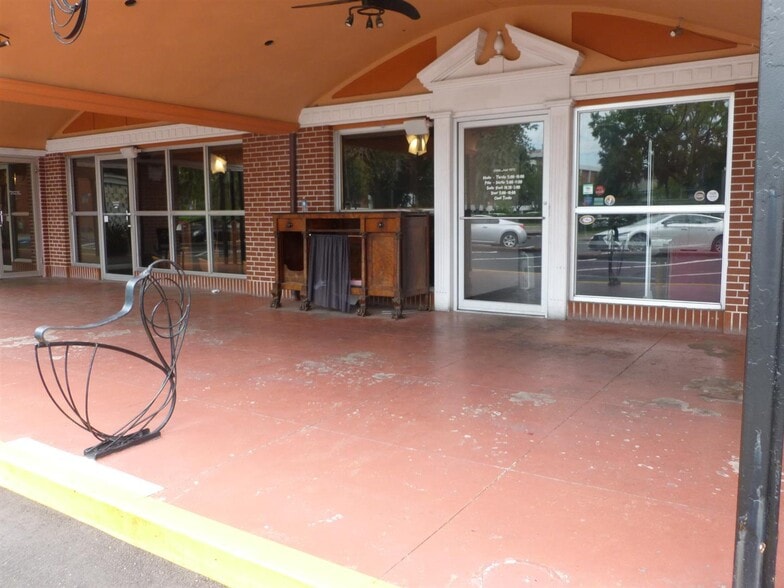 More Photos Of 702 W University Ave, Gainesville Unknown For Lease