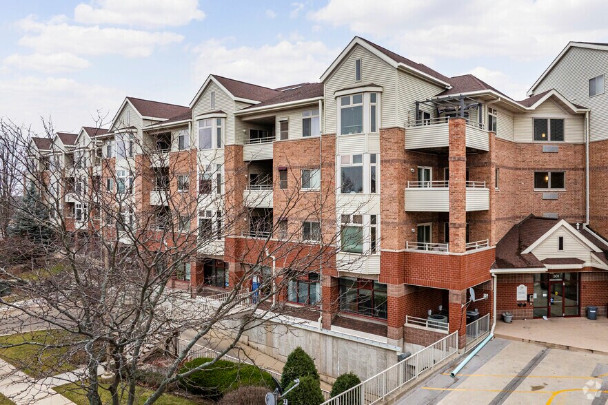 More Photos Of 302-376 Junction Rd, Madison Apartments For Lease