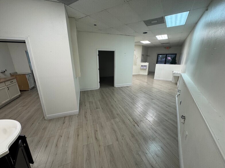 More Photos Of 3280 Commercial Way, Spring Hill Storefront Retail Office For Lease