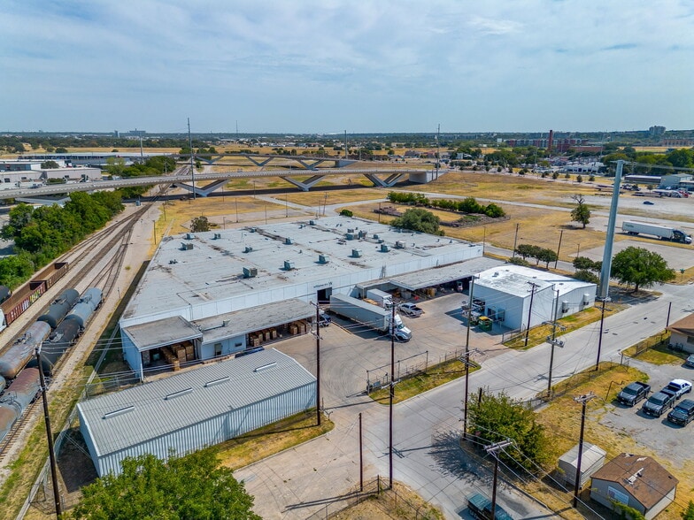 More Photos Of 200 Greenleaf St, Fort Worth Industrial For Sale