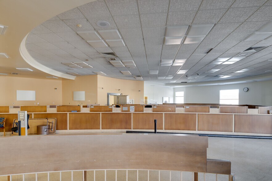 More Photos Of 9916 Main St, Damascus Bank For Sale