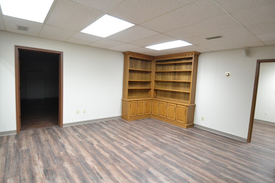 More Photos Of 1 Crown Dr, Kirksville Office For Sale