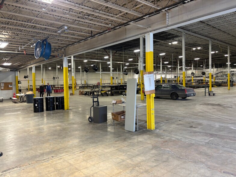 More Photos Of 40 Fordham Rd, Wilmington Distribution For Lease