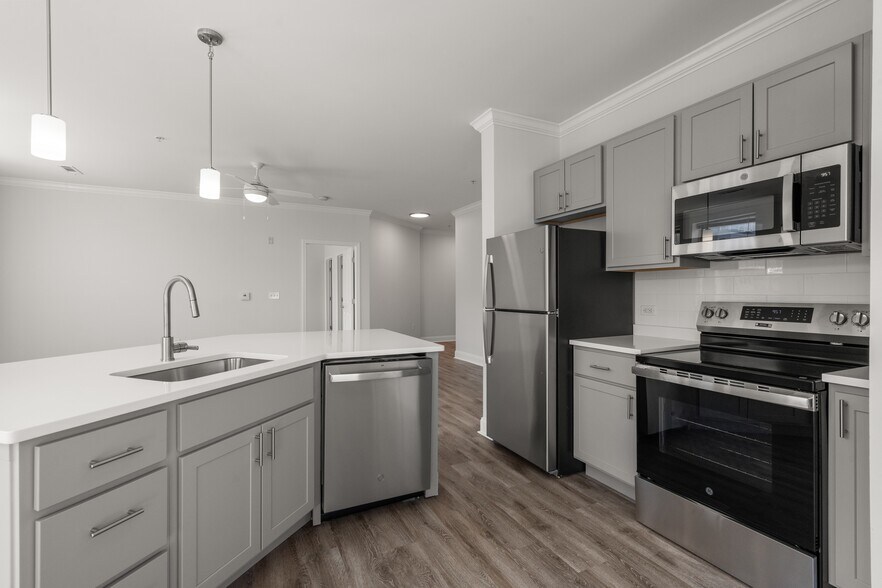 More Photos Of 200-220 Trotter Rd, Weymouth Apartments For Lease