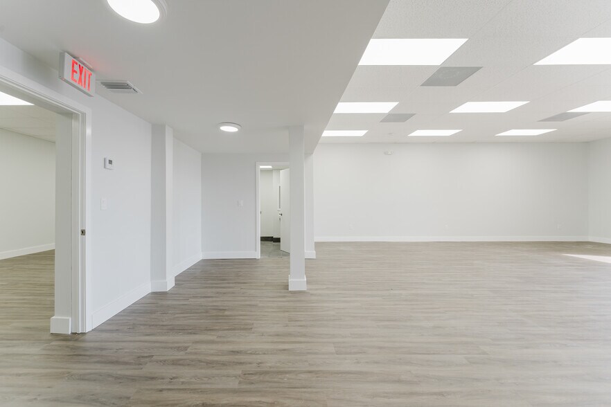 More Photos Of 209 W Hillsboro Blvd, Deerfield Beach General Retail For Lease