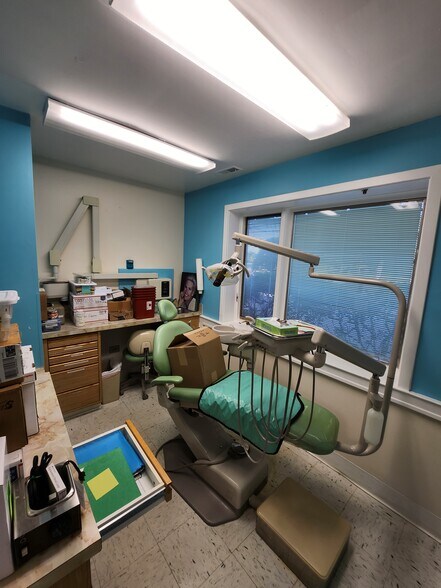 More Photos Of 920 Lawn Ave, Sellersville Medical For Sale