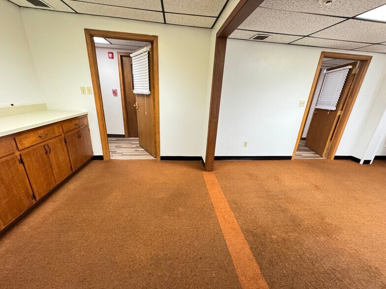 More Photos Of 132 Main St, Southington Bank For Lease