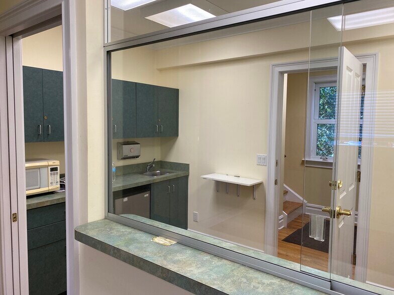 More Photos Of 12 Little Neck Rd, Centerport Storefront Retail Office For Lease