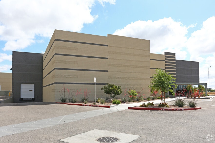 More Photos Of 2140 S Douglas Dr, Chandler Warehouse For Lease
