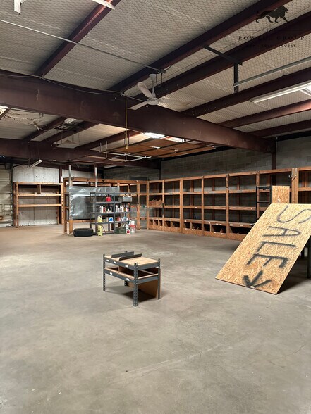 More Photos Of 5929 50th St, Lubbock Service For Lease