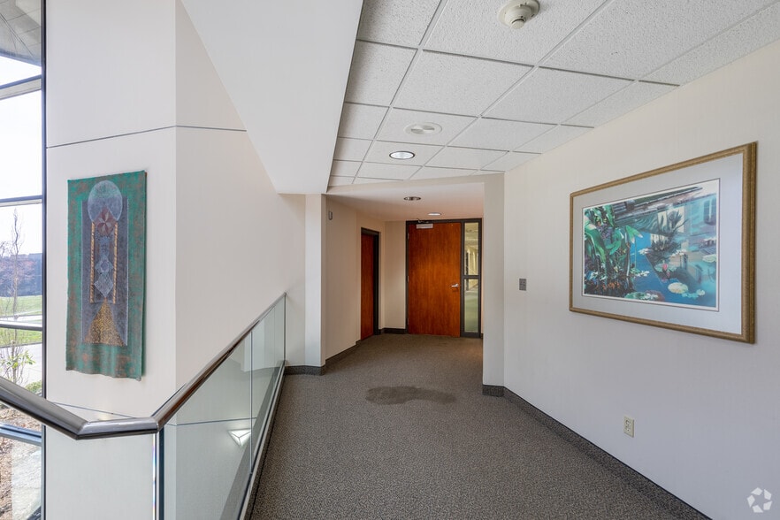 More Photos Of 10401 Linn Station Rd, Louisville Office For Lease
