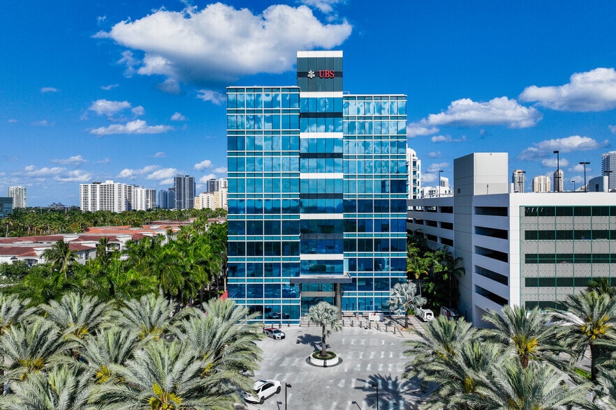 Primary Photo Of 18851 NE 29th Ave, Aventura Coworking Space