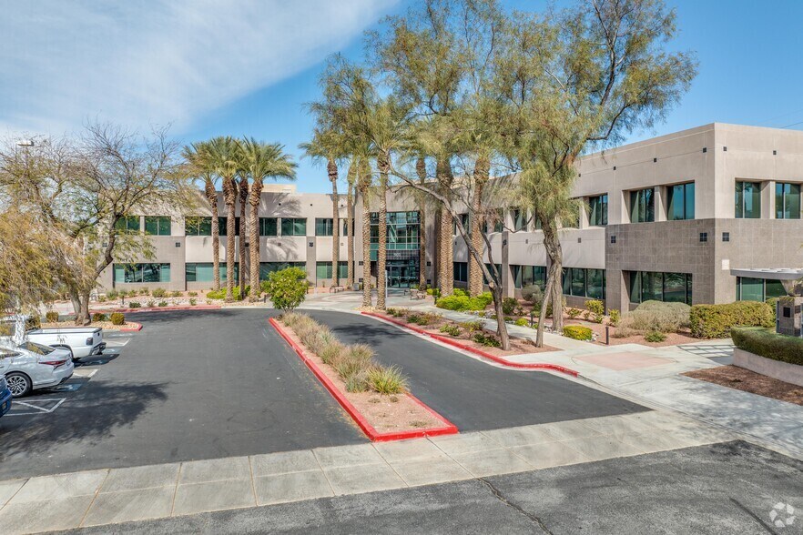 More Photos Of 901 N Green Valley Pky, Henderson Office For Lease