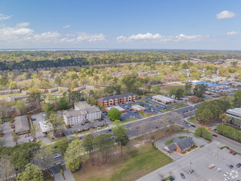 More Photos Of 11719-B Jefferson Ave, Newport News Unknown For Lease