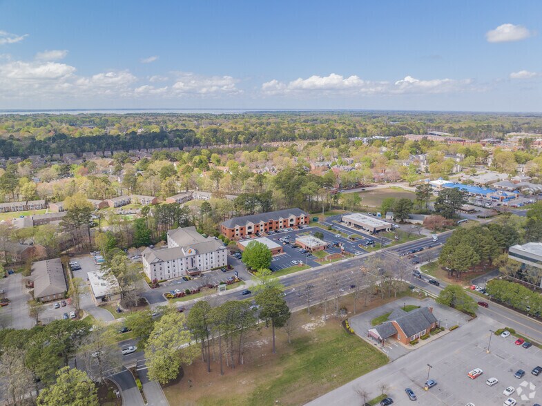 More Photos Of 11719-B Jefferson Ave, Newport News Unknown For Lease