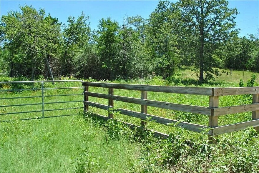 More Photos Of 21741 E Interstate 10, Luling Land For Sale