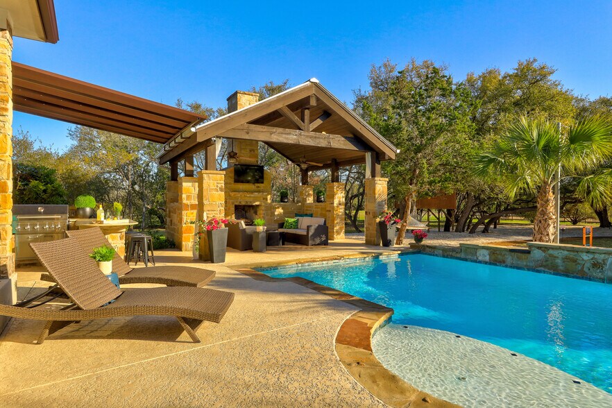 More Photos Of 8601 Zyle Rd, Austin Specialty For Sale