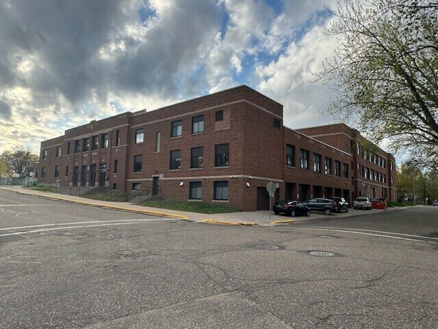 More Photos Of 1118 4th St, Hudson Schools For Sale