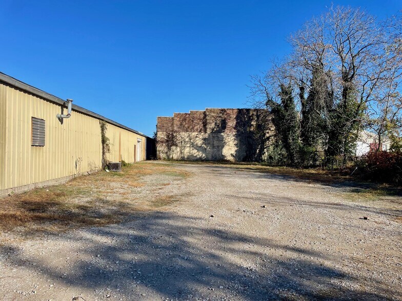 More Photos Of 105 N 9th Ave, Evansville Warehouse For Sale