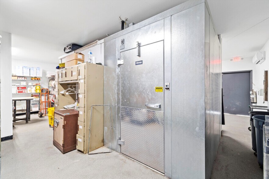 More Photos Of 110 W Bailey St, Ponder Restaurant For Sale