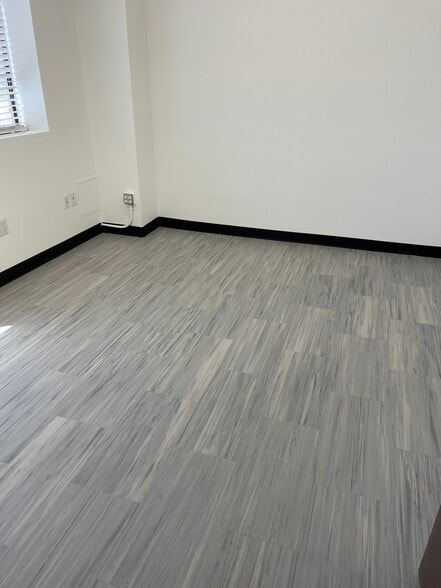 More Photos Of 2010 Holly Ave, Lake Havasu City Warehouse For Lease