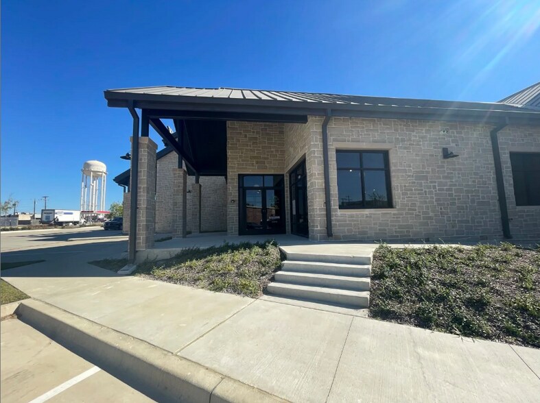 More Photos Of 2220 Sam Rayburn Hwy, Melissa Medical For Lease