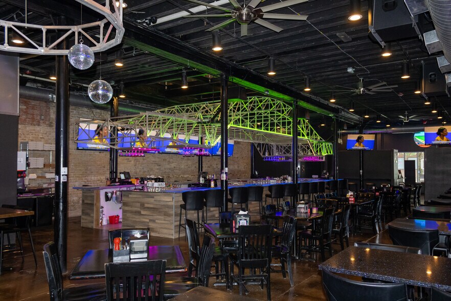 More Photos Of 326 N Chaparral St, Corpus Christi Freestanding For Lease