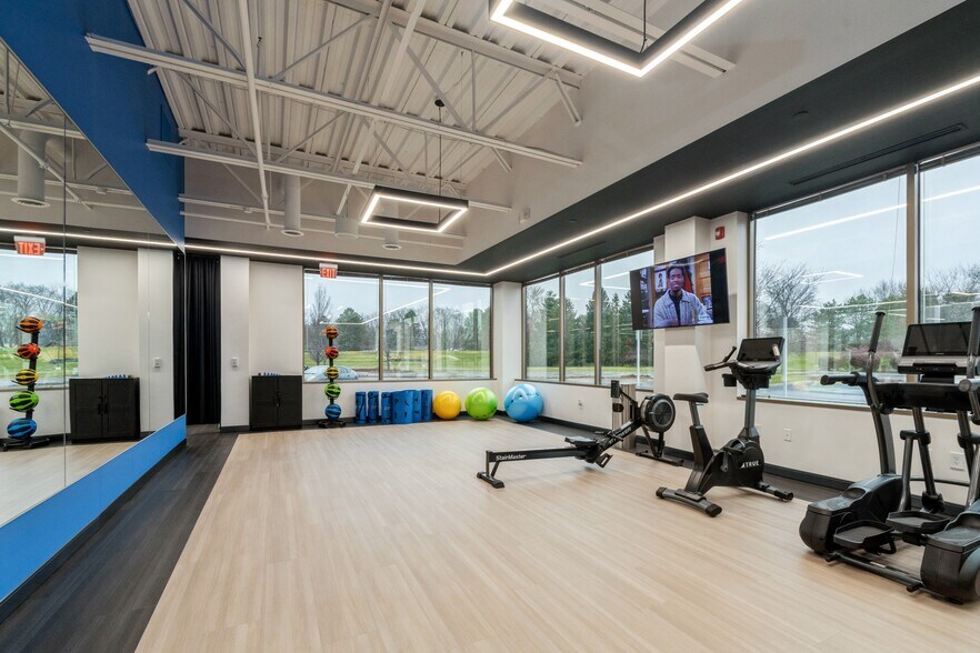 More Photos Of 501 Pennsylvania Pky, Indianapolis Office For Lease