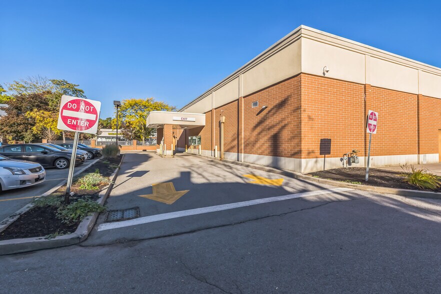 More Photos Of 565 Monroe Ave, Rochester Freestanding For Lease