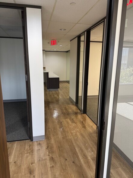 More Photos Of 7324 Southwest Fwy, Houston Office For Lease
