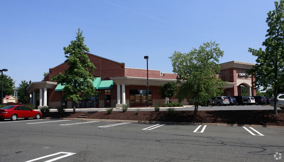 More Photos Of 10068-10076 Dumfries Rd, Manassas General Retail For Lease