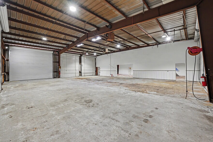 More Photos Of 4201 Langley Rd, Houston Warehouse For Lease