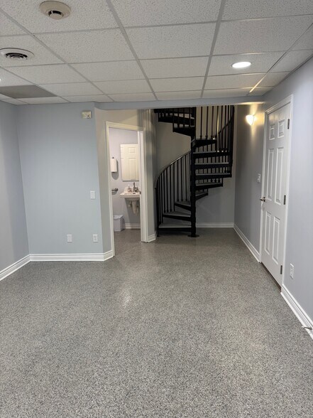 More Photos Of 10117-10121 S Mandel St, Plainfield Warehouse For Lease