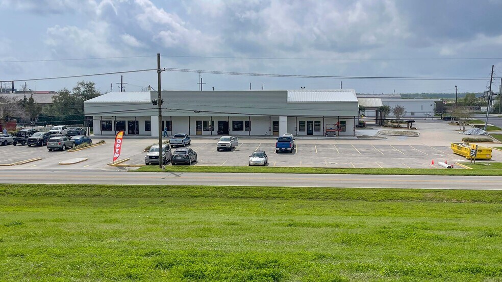More Photos Of 13899 River Rd, Luling Freestanding For Lease