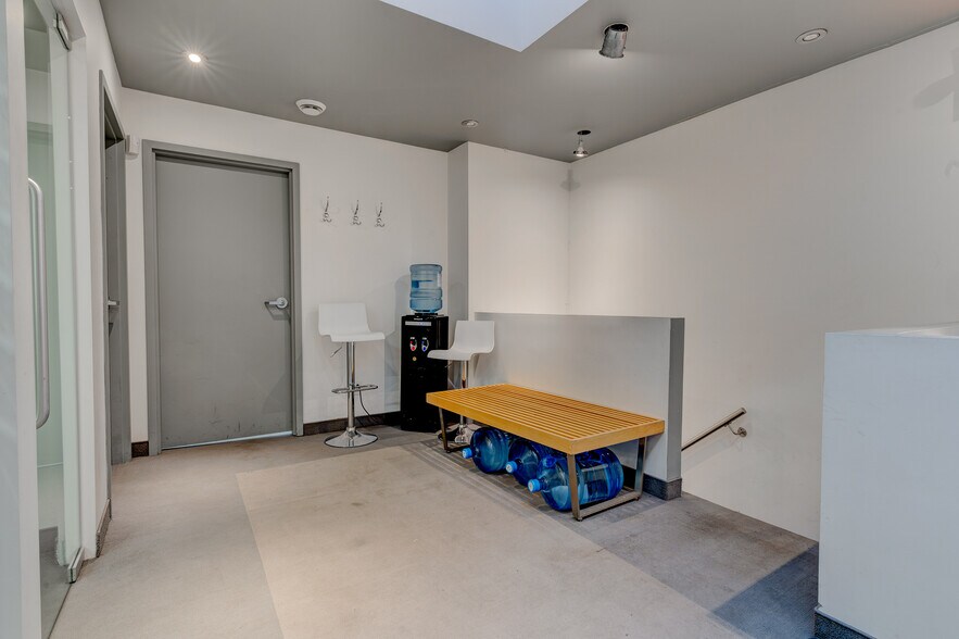 More Photos Of 6712-6714 Boul Saint-Laurent, Montréal Storefront Retail Residential For Lease