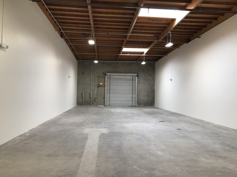 More Photos Of 1901 Holser Walk, Oxnard Manufacturing For Lease