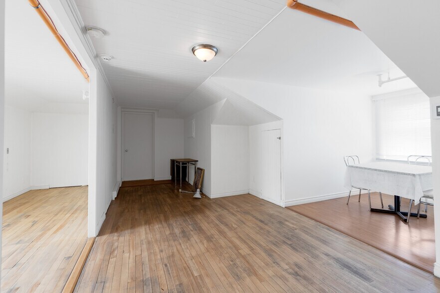 More Photos Of 21 Rue Messier, Mont-saint-hilaire Apartments For Sale