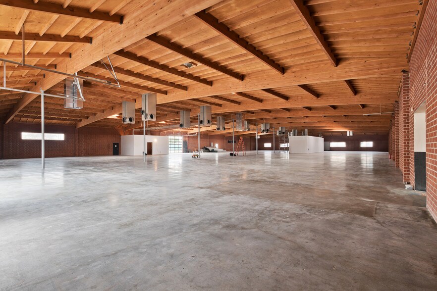 More Photos Of 13130 Yukon Ave, Hawthorne Research And Development For Sale