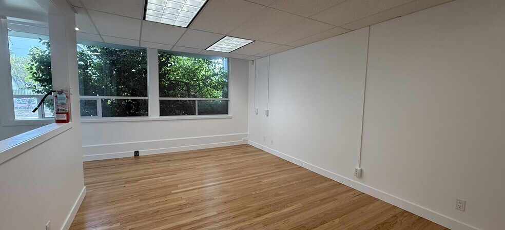 More Photos Of 2544 Dunlevy St, Victoria Office For Lease