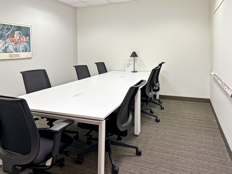 More Photos Of 200 S Wacker Dr, Chicago Coworking Space